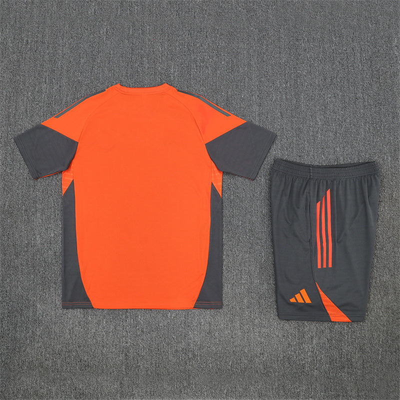 FC Bayern München 2025/26 Training Set Orange