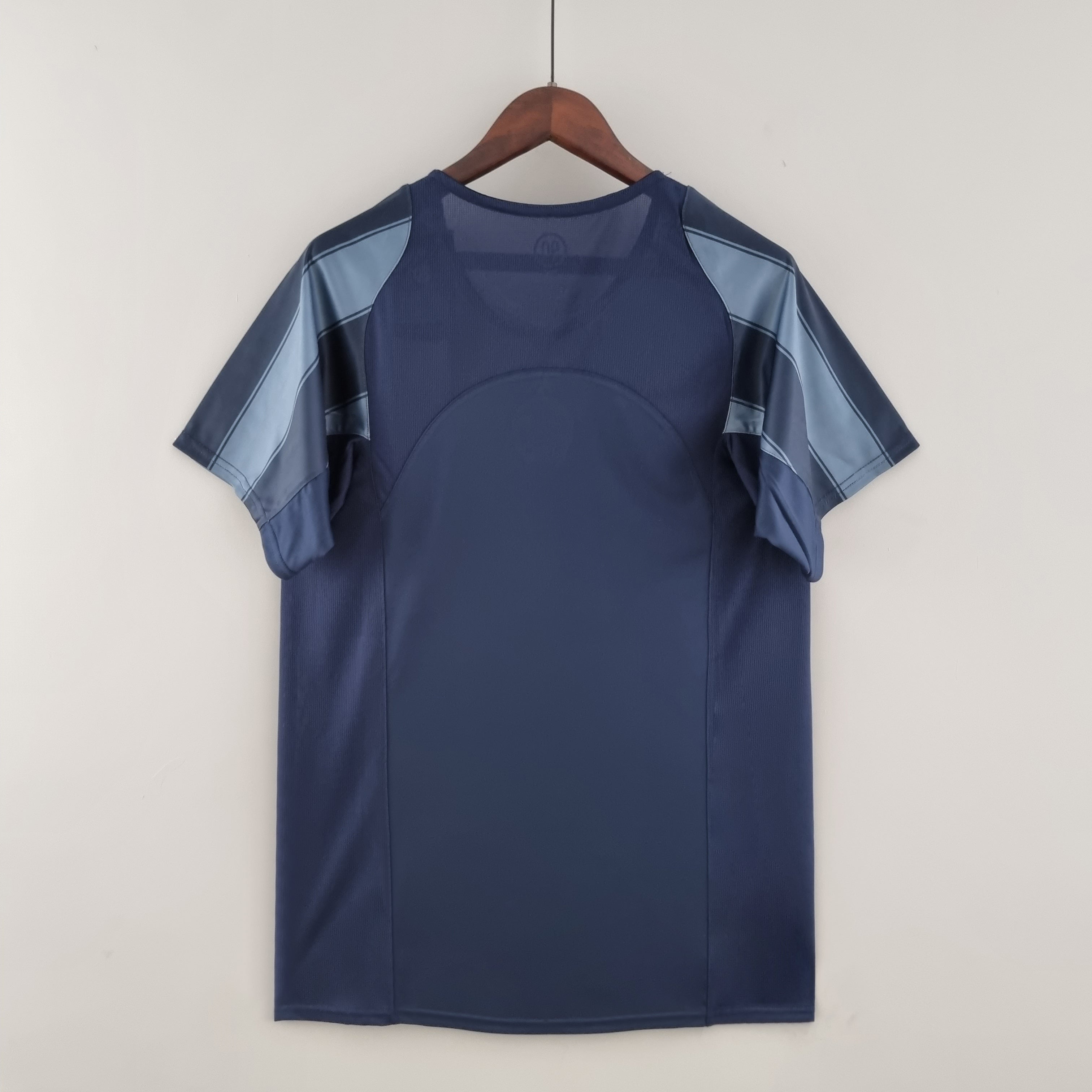 Het retro derde tenue van Inter Milan uit het seizoen 2004/05. 