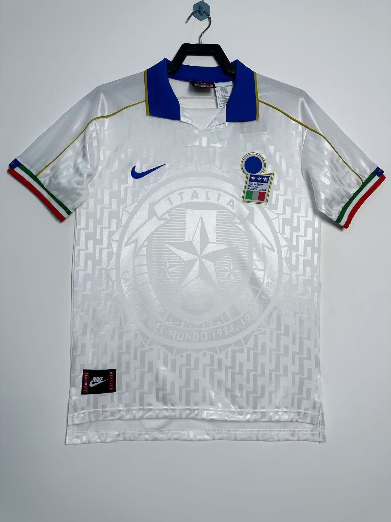 Retro uitshirt van het Italiaanse nationale team uit 1995