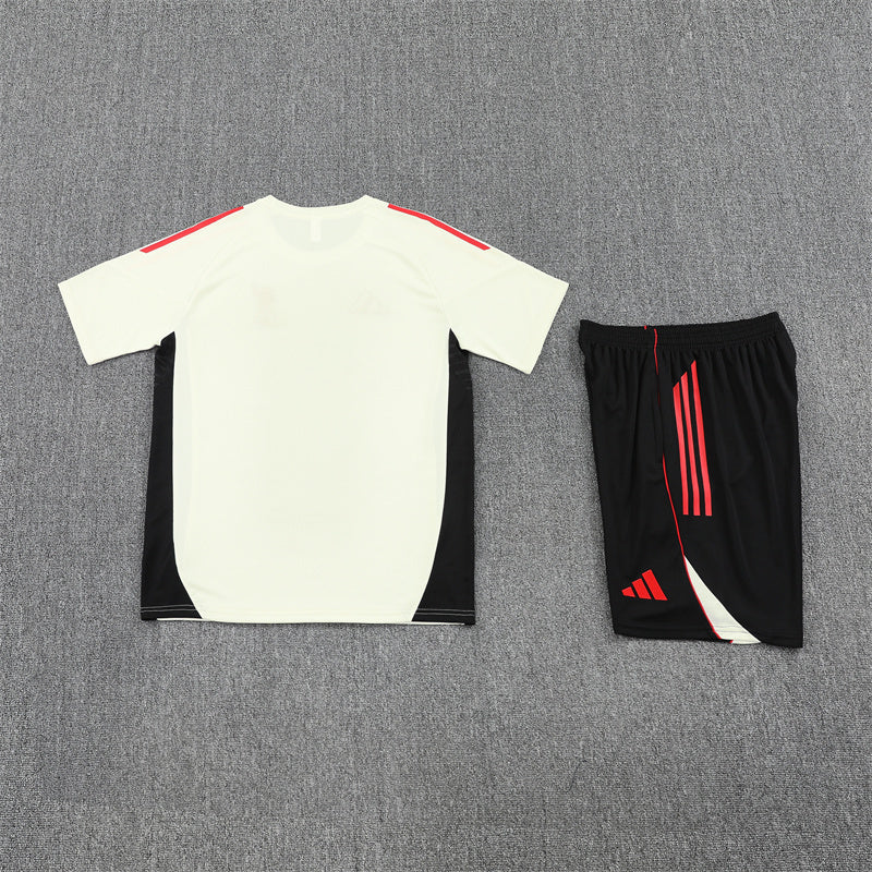 Liverpool 2025/26 Training Set Creme